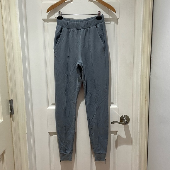 Alo Women Propel Sweatpant Jogger In Blue Haze Size XS - Picture 2 of 5